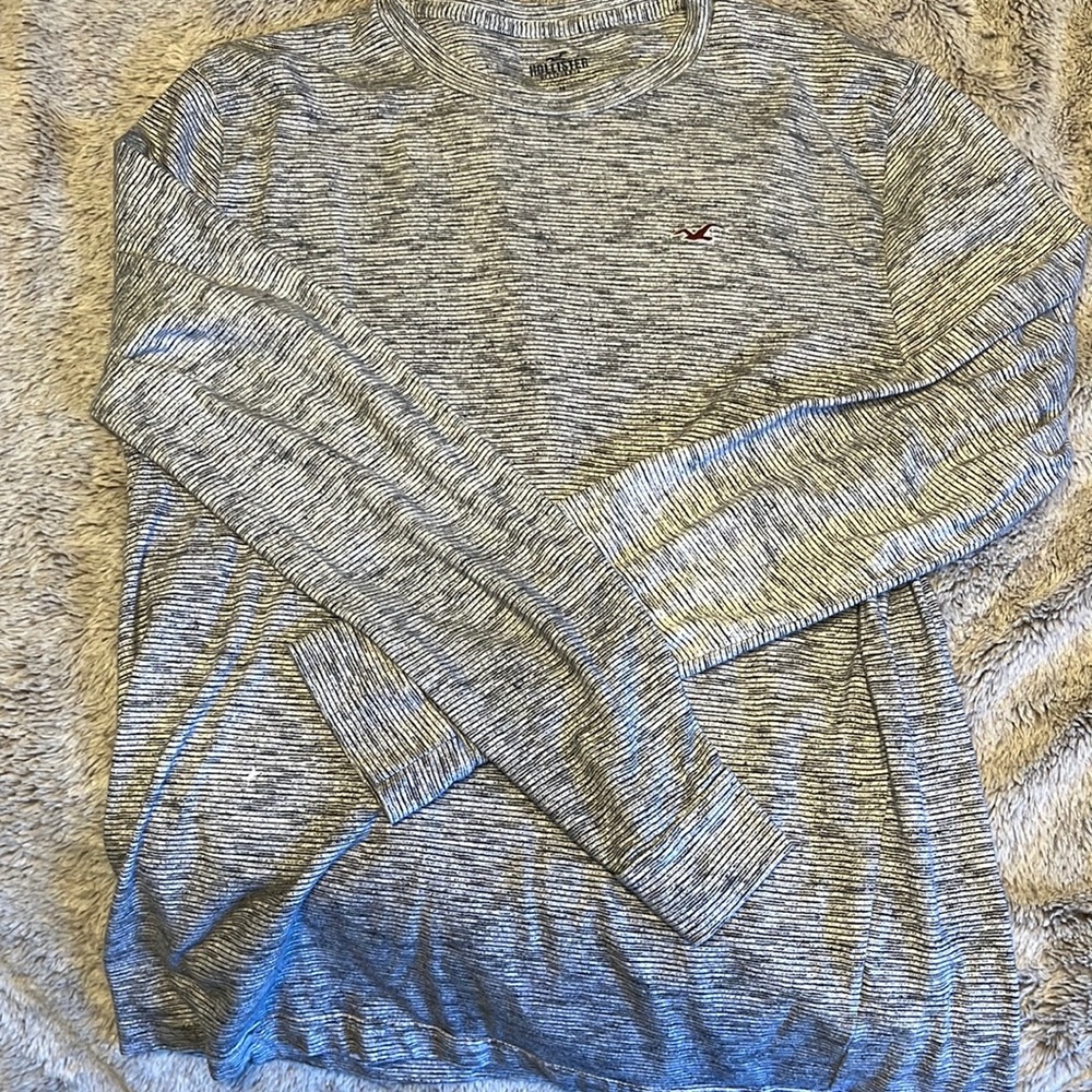 Medium Mens Hollister long sleeve t shirt